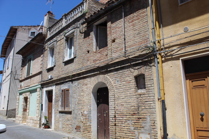 rif 1186 Pollutri (CH) – Casa nel borgo con terrazzo €24000
