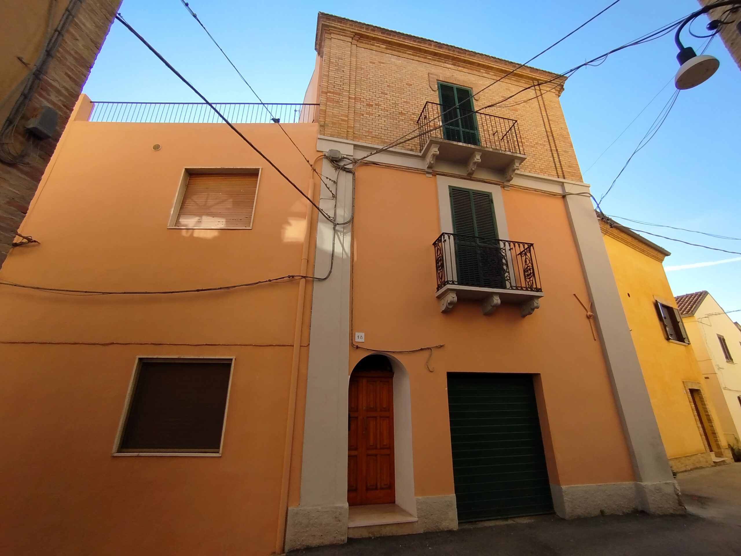 rif 1487 Scerni (CH) – House in the historic center with terrace overlooking the sea – € 80000