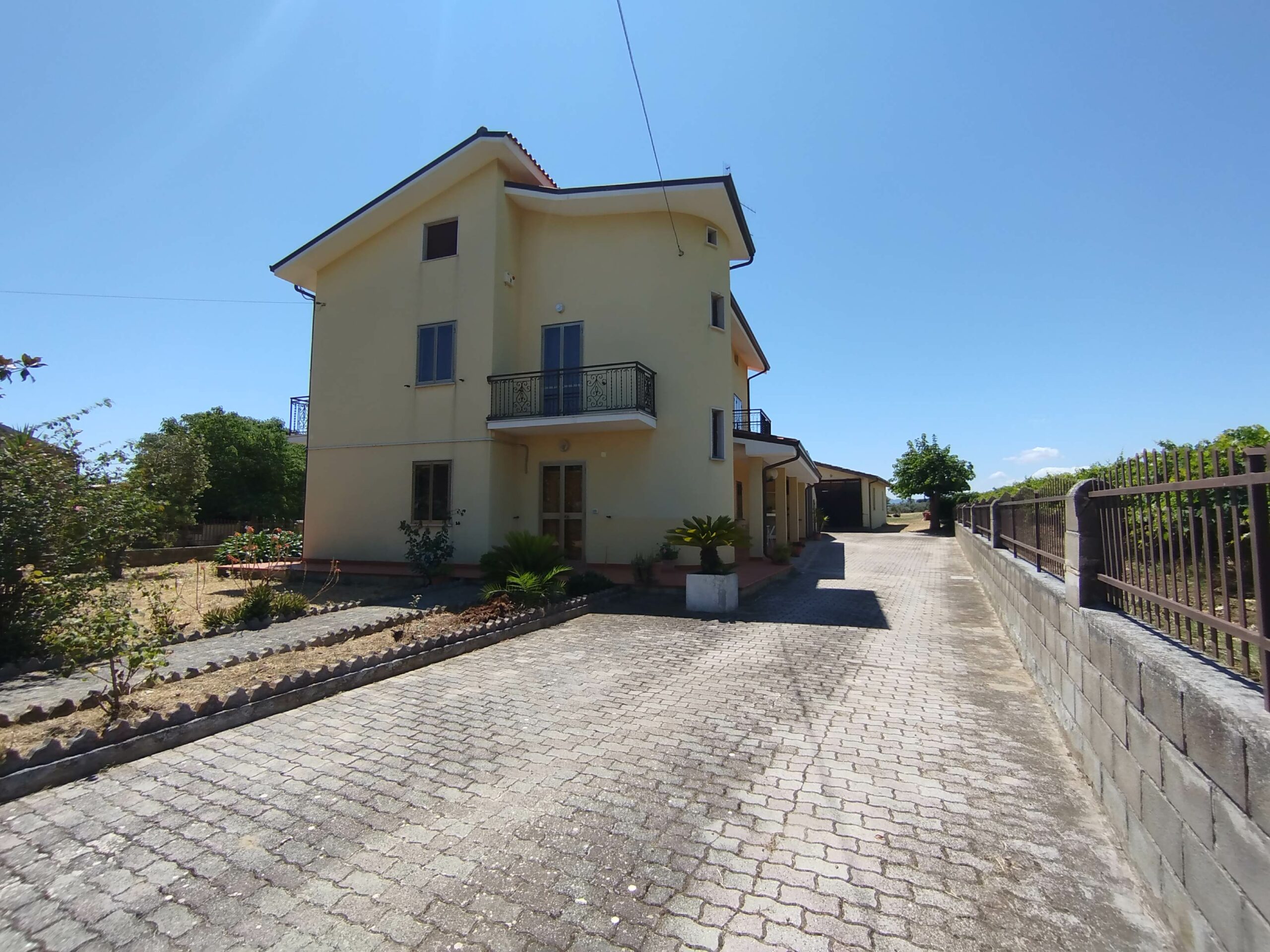 Ref 1542 Pollutri (CH) – Villa in a panoramic habitable context immediately – € 350000